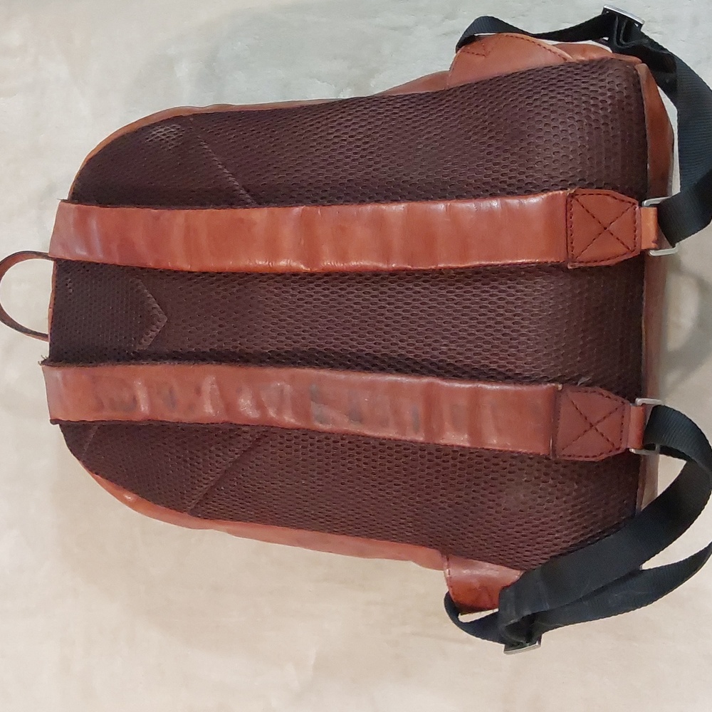 Bugatti Mens leather backpack. - Picture 6 of 16